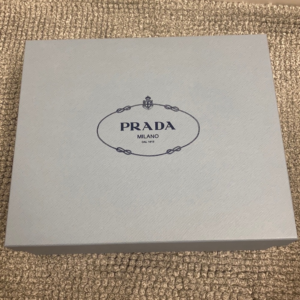Prada box 📦